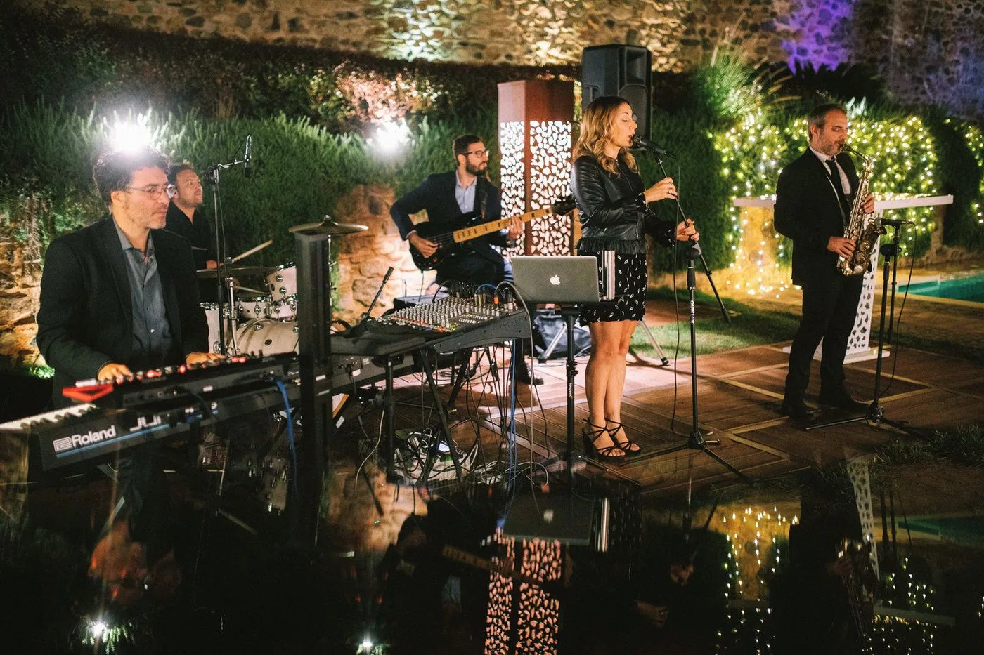 la band Black Mamba si esibisce ad un matrimonio presso Tenuta delle Grazie di Acconia di Curinga · foto 4