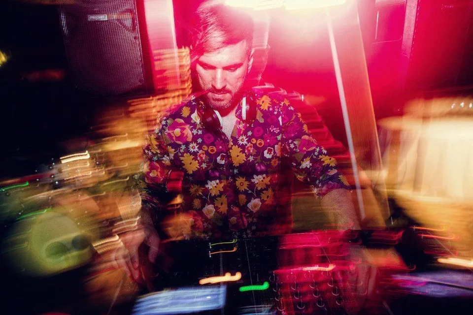 Il deejay Mirko Mustari mentre suona presso la Struttura matrimoniale Tenuta delle Grazie · foto 6