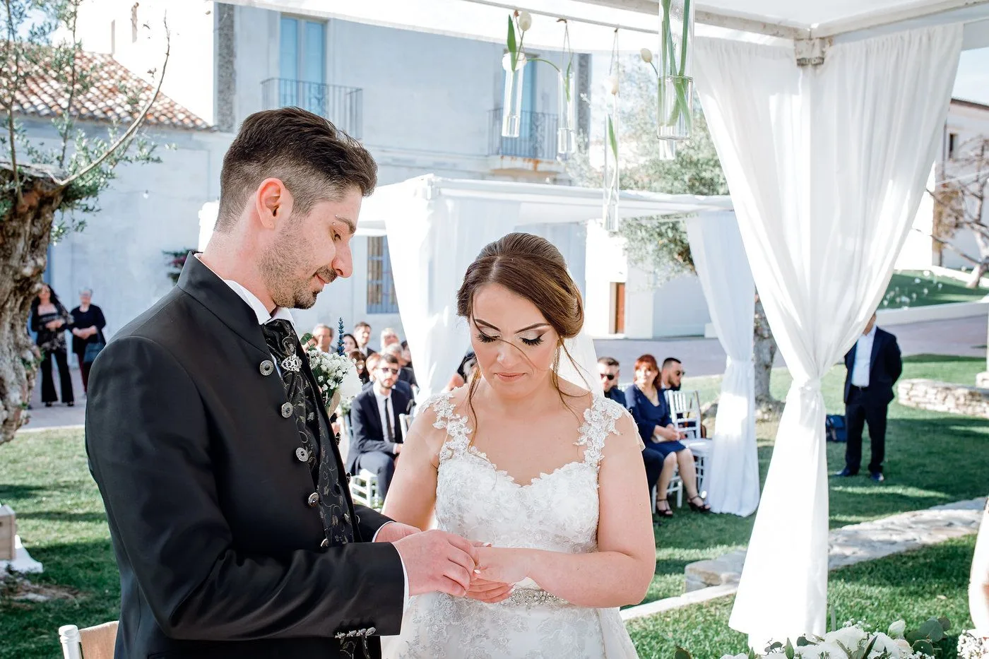 Matrimonio da Favola a Borgo Saverona: Il Vostro Fotografo di Matrimoni a Cirò Marina · foto 32