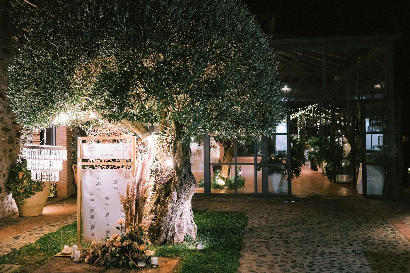 Un allestimento serale e il tableu mariage di Tenuta delle Grazie · foto 3